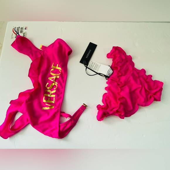 New VERSACE Wonens Pink Gold
Logo bikini Size 14A - Picture 3 of 8
